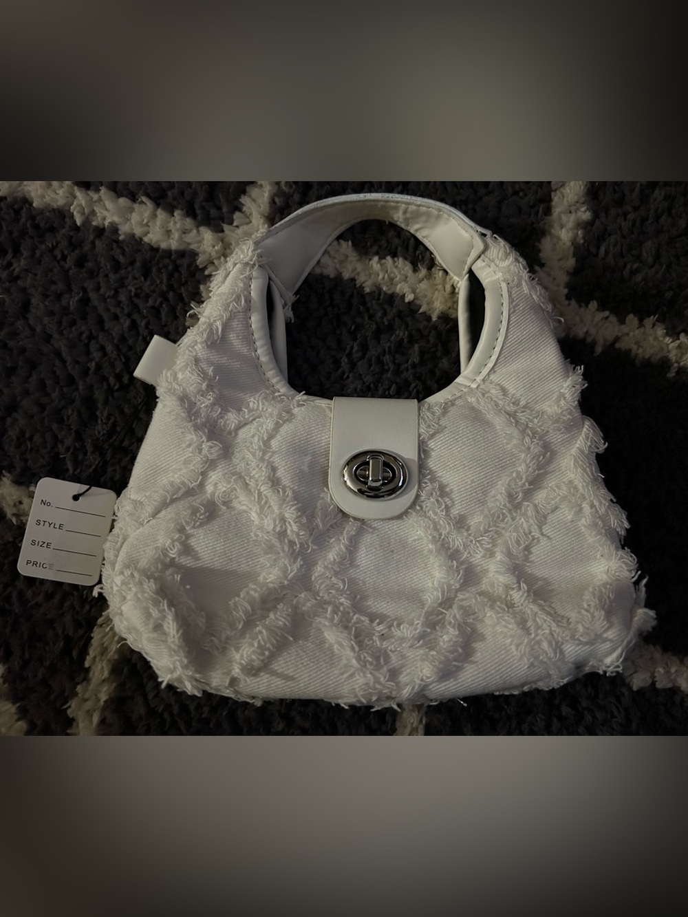 🤍 NEW 🤍 Super Cute White Mini Purse With Silver Turn-Lock 🤍
